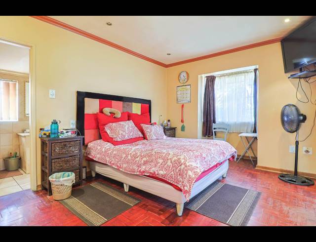 6 BEDROOM FREEHOLD FOR SALE IN BRACKENDOWNS